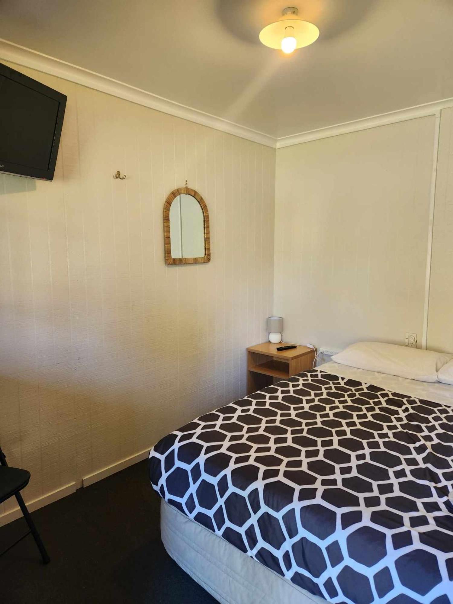 Bulls Motel & Holiday Park Halcombe Esterno foto