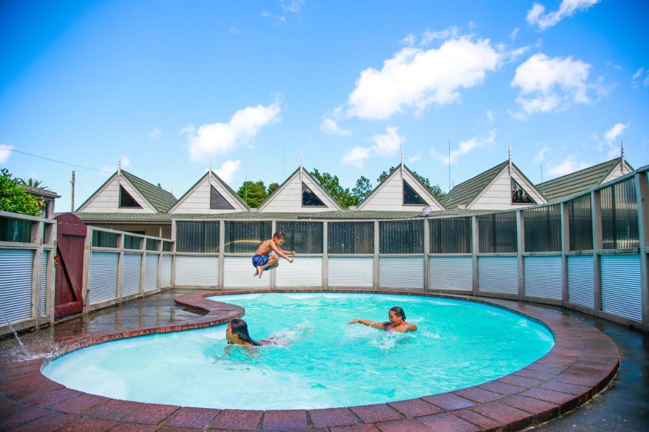 Bulls Motel & Holiday Park Halcombe Esterno foto
